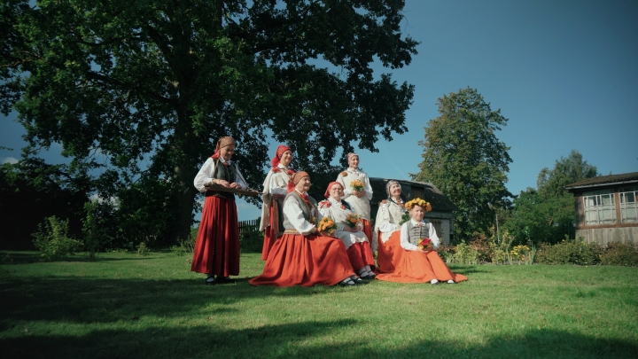 Video: Nīcas etnogrāfiskais ansamblis - “Kuplis auga ozolīnis”