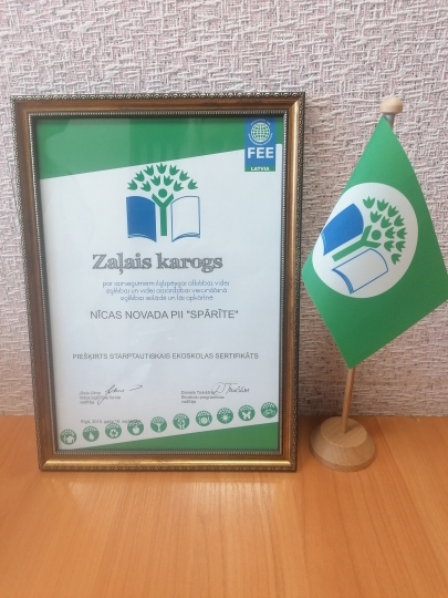 Pirmsskolas izglītības iestāde „Spārīte” atkārtoti saņem Latvijas vides fonda Ekoskolas Zaļo karogu