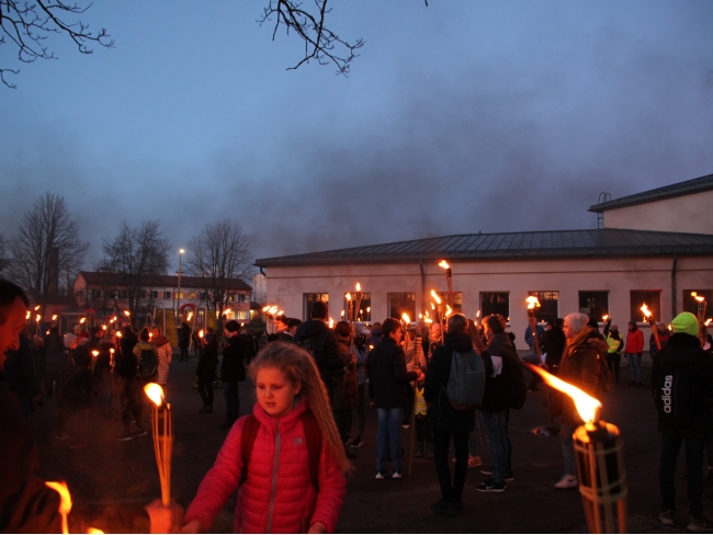 Lāčplēša dienas lāpu gājiens