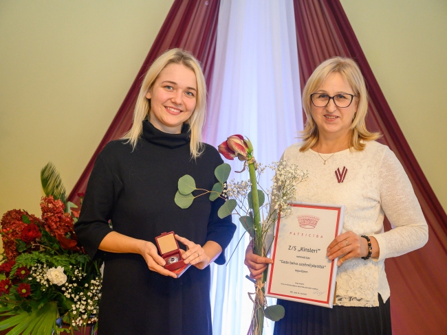 Nīcas un Otaņķu pagastu darbīgāko ļaužu godināšana