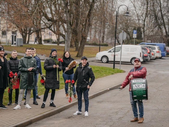 Nīcas un Otaņķu pagastu darbīgāko ļaužu godināšana