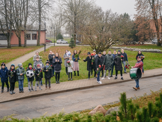 Nīcas un Otaņķu pagastu darbīgāko ļaužu godināšana